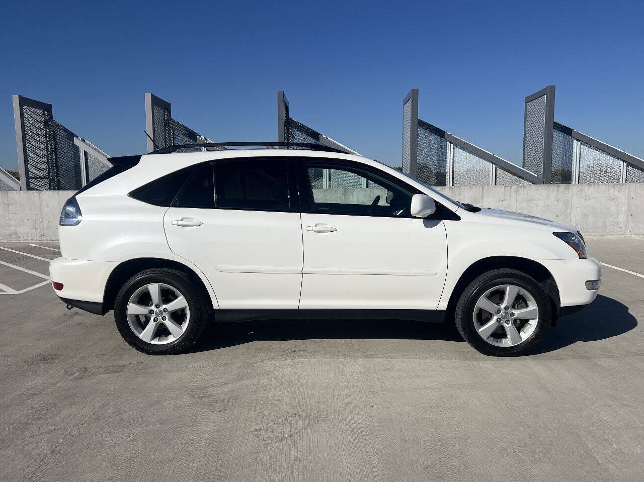 Used 2005 Lexus RX 330 FWD image 4