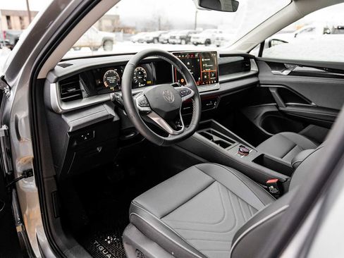 New 2026 Volkswagen Tiguan SE image 5