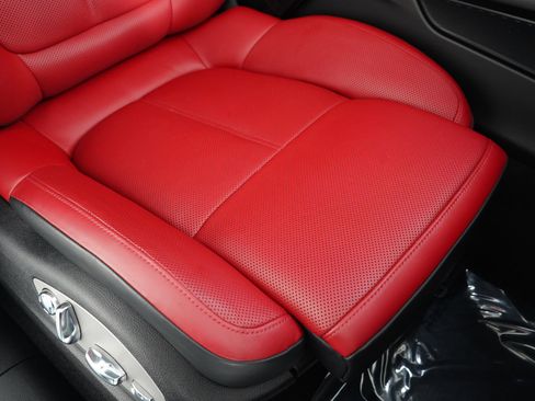 Used 2023 Porsche Macan GTS w/ Premium Package Plus image 33