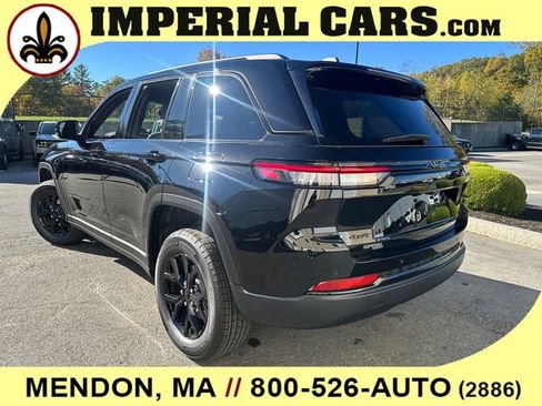 New 2025 Jeep Grand Cherokee Altitude image 10