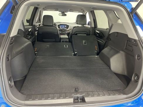 Used 2024 GMC Terrain SLT image 25