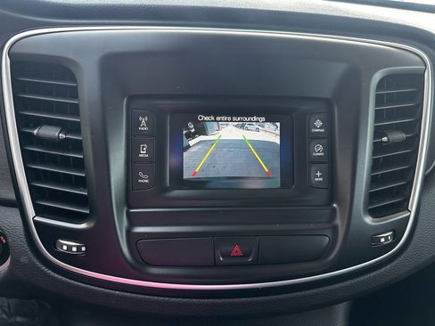 Used 2016 Chrysler 200 Limited FWD image 17