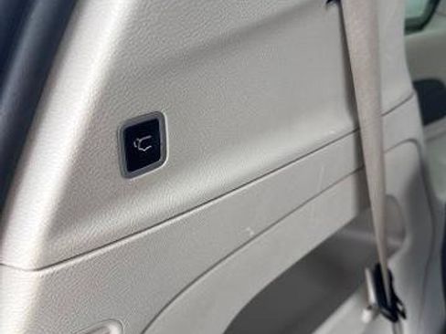 Used 2022 Chrysler Pacifica Touring-L FWD image 5