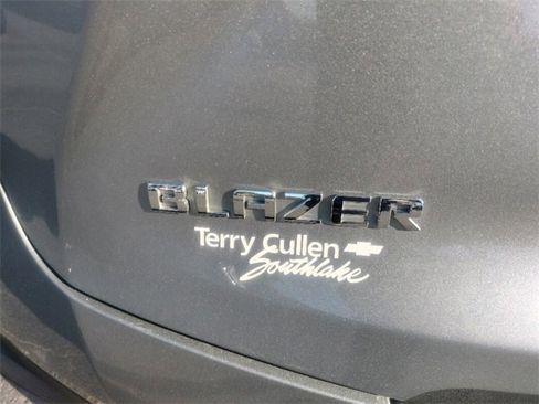 Used 2025 Chevrolet Blazer LT image 9