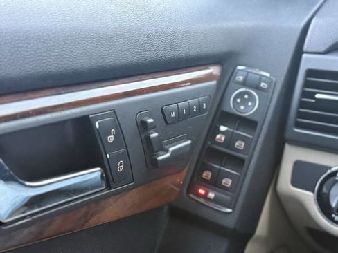 Used 2010 Mercedes-Benz GLK 350 4MATIC image 24