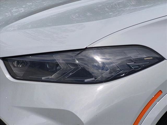 Used 2024 BMW X5 xDrive40i w/ M Sport Package AWD/4WD image 2