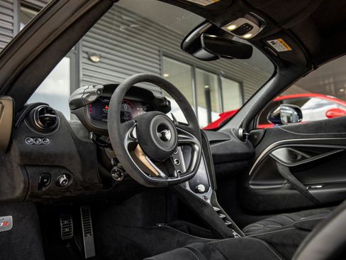 Used 2024 McLaren 750S Spider image 29