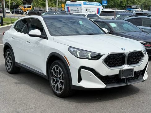 Used 2025 BMW X2 xDrive28i w/ Premium Package AWD/4WD image 3