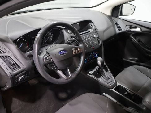 Used 2017 Ford Focus SE w/ Cold Weather Package FWD image 13