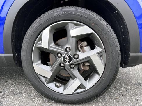 Used 2023 Hyundai Venue Limited w/ Cargo Package FWD image 6