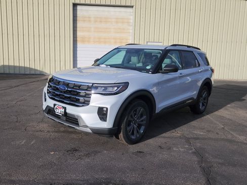 New 2026 Ford Explorer Active image 2