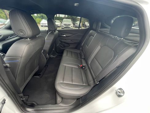 Used 2025 Buick Envista Sport Touring image 24