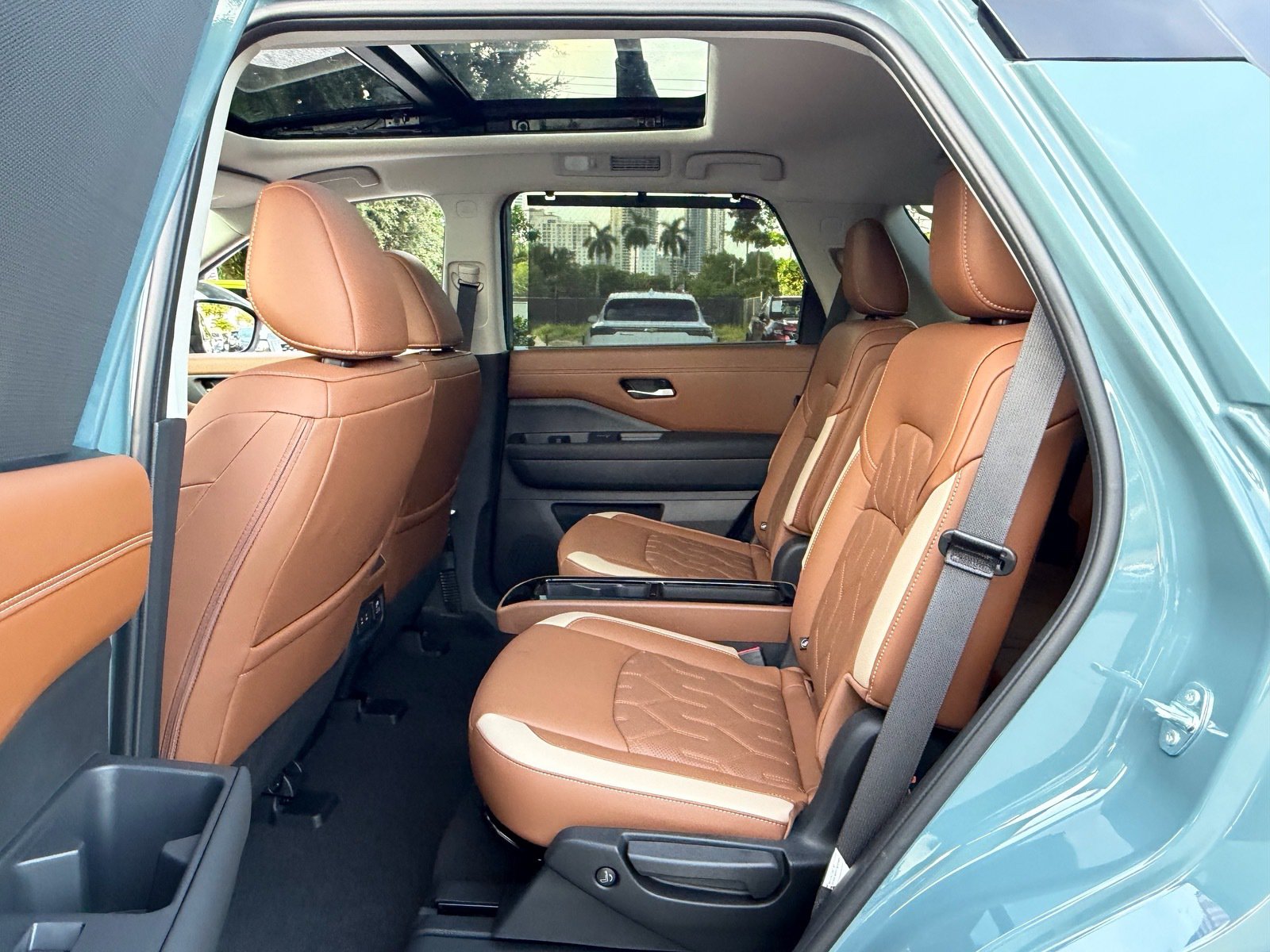 Certified 2026 Nissan Pathfinder Platinum FWD image 11