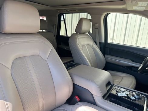 Used 2023 Ford Expedition Max Limited image 9