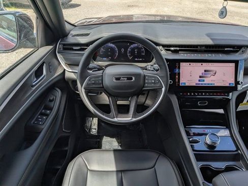 New 2026 Jeep Grand Cherokee Limited AWD/4WD image 17