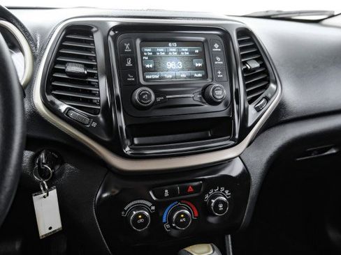 Used 2018 Jeep Cherokee Latitude image 23