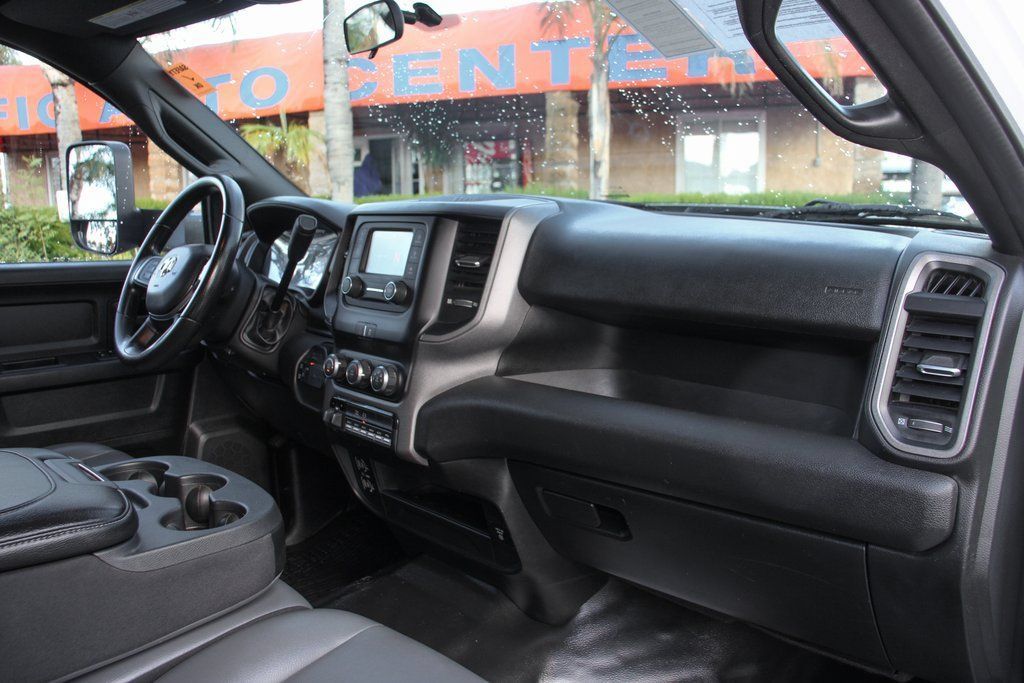 Used 2022 RAM 5500 Tradesman w/ Chrome Appearance Group AWD/4WD image 31