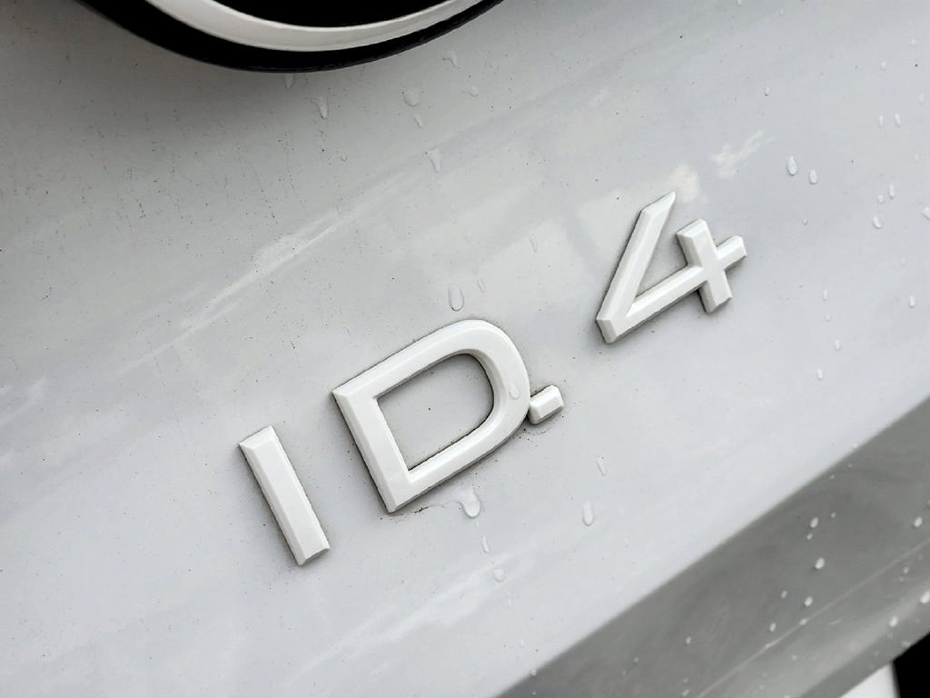 Used 2022 Volkswagen ID.4 Pro S w/ Gradient Package RWD image 12