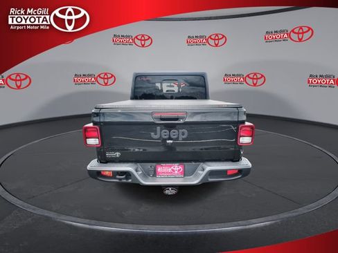 Used 2025 Jeep Gladiator Sport AWD/4WD image 7