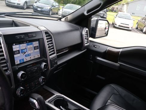 Used 2016 Ford F150 Platinum w/ Equipment Group 701A Luxury AWD/4WD image 28