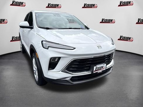 Used 2024 Buick Encore GX Preferred AWD/4WD image 3