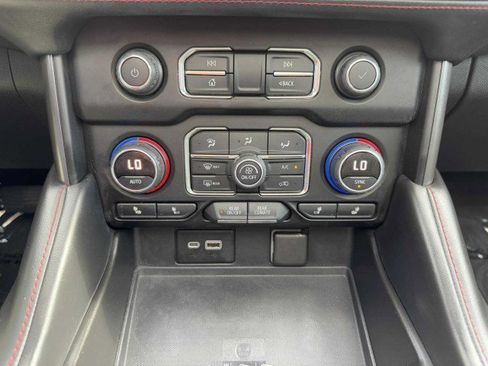 Used 2022 Chevrolet Tahoe RST w/ Luxury Package image 33