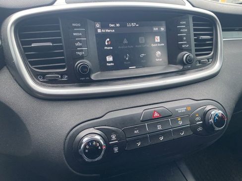 Used 2019 Kia Sorento LX image 11
