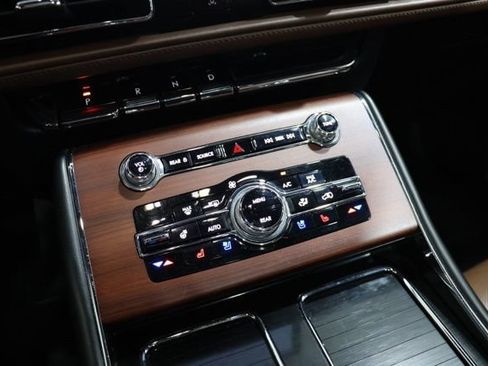 Used 2023 Lincoln Aviator Reserve w/ Equipment Group 201A AWD/4WD image 31