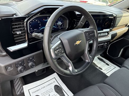 Used 2023 Chevrolet Silverado 1500 LT AWD/4WD image 16