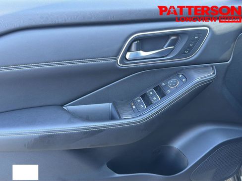 Used 2025 Nissan Rogue Platinum w/ Platinum Premium Package FWD image 23