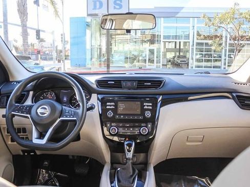 Used 2018 Nissan Rogue Sport SV image 18