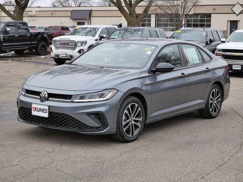 Used 2025 Volkswagen Jetta Sport image 4