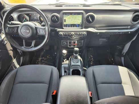 Used 2023 Jeep Wrangler Unlimited w/ Cold Weather Group AWD/4WD image 10