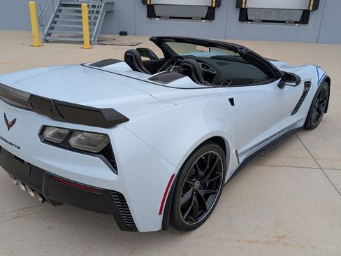 Used 2018 Chevrolet Corvette Z06 w/ Carbon 65 Edition RWD image 14