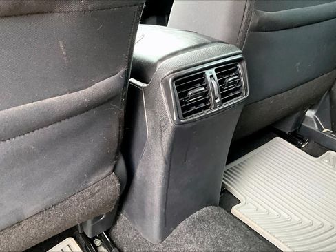Used 2019 Nissan Rogue S FWD image 31