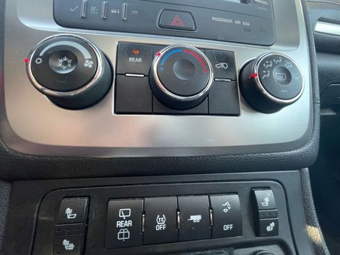 Used 2016 GMC Acadia SLE image 18