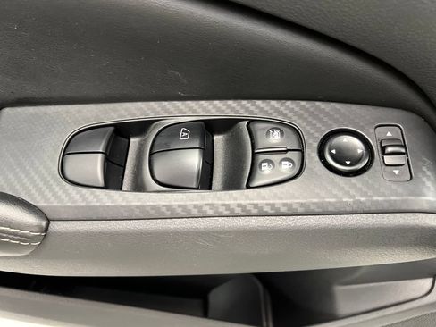 Used 2025 Nissan Altima 2.5 SV FWD image 15