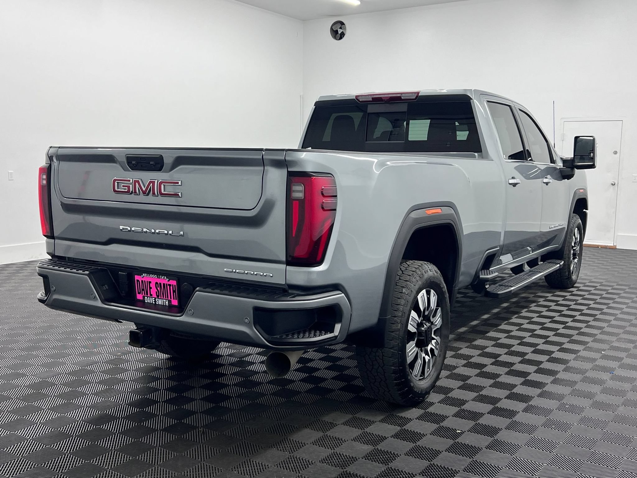 Used 2024 GMC Sierra 3500 Denali AWD/4WD image 9