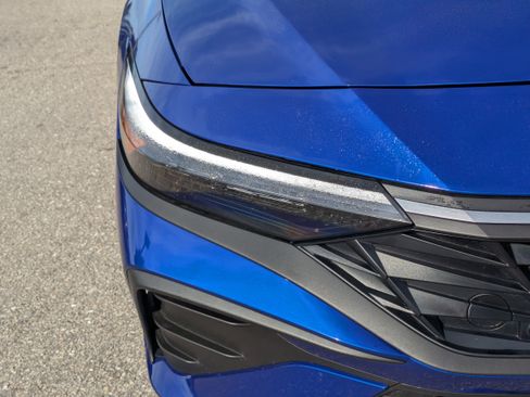 Used 2025 Hyundai Elantra Sport image 10