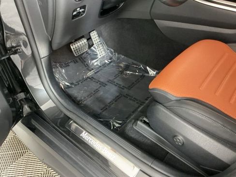 Used 2023 Mercedes-Benz GLC 300 4MATIC image 16