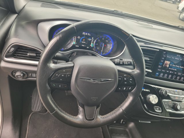 Used 2020 Chrysler Pacifica Touring-L w/ Advanced Safetytec Group FWD image 30