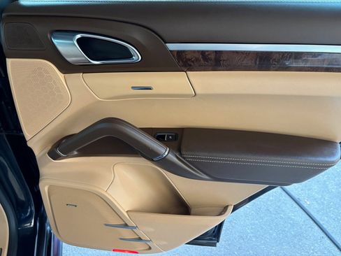 Used 2016 Porsche Cayenne GTS image 38