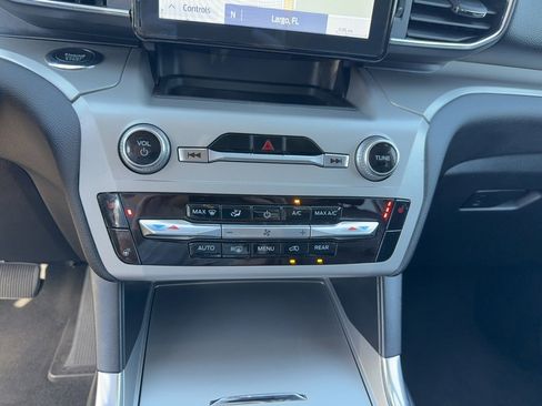 Certified 2022 Ford Explorer XLT w/ Equipment Group 202A image 23