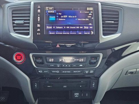 Used 2017 Honda Pilot Touring image 13