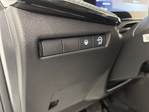 New 2026 Nissan Kicks SR image 32