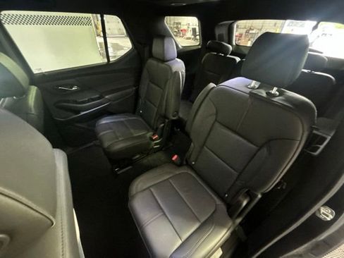 Used 2023 Chevrolet Traverse RS AWD/4WD image 34