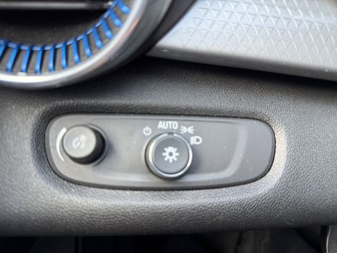 Used 2024 Chevrolet Trax LT FWD image 24