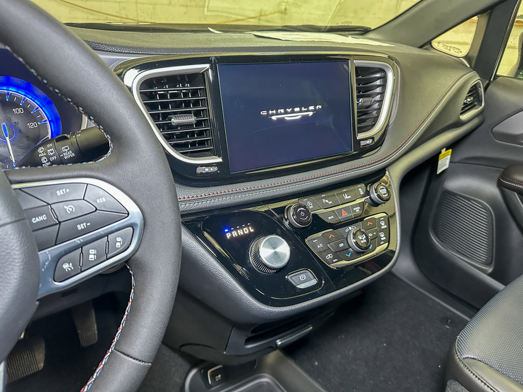 New 2027 Chrysler Pacifica Select AWD/4WD image 33
