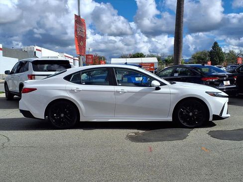 Certified 2025 Toyota Camry SE image 3