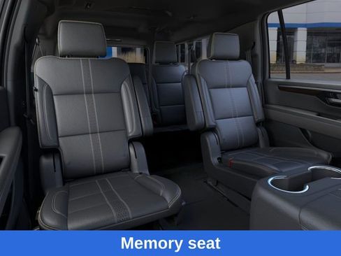 New 2025 Chevrolet Suburban High Country image 18